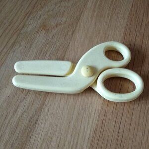 Little Tikes Yellow scissor vintage